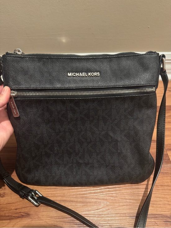 Michael Kors Handbags - Michael Kors Black Signature Crossbody with Silver Hardware
